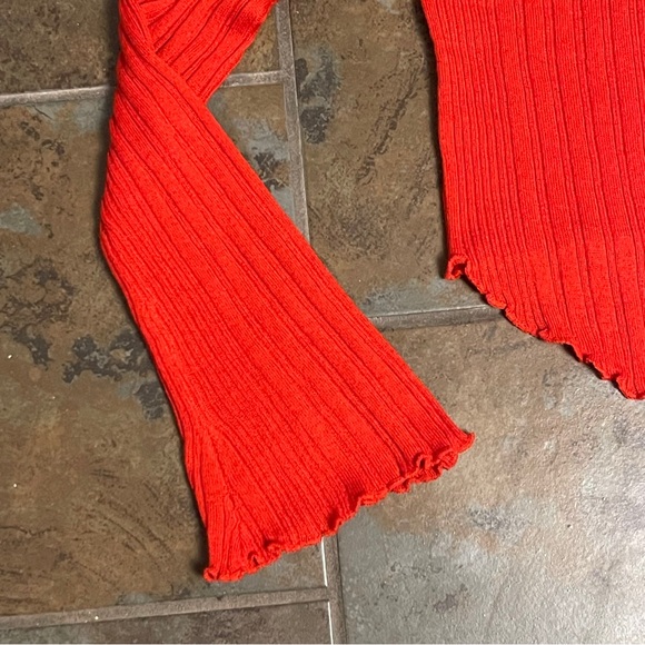 NWOT UO Silence + Noise Tatianna Off the Shoulder Ribbed Sweater - Picture 3 of 5